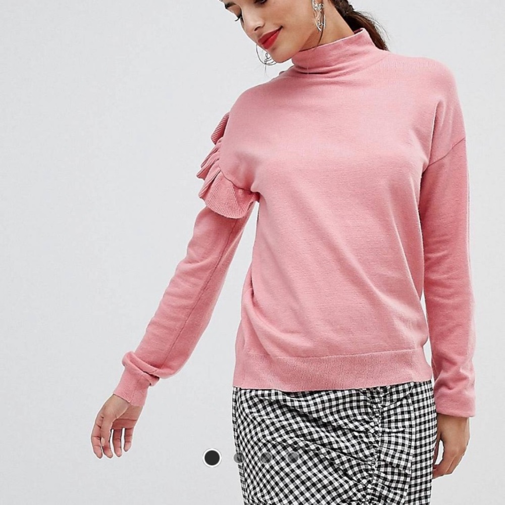 NWOT turtleneck frill sweater